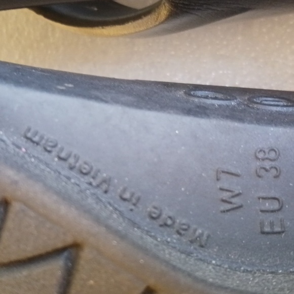 Oofos Mens Black and Silver Flip Flops Super Comfortable - Picture 5 of 5